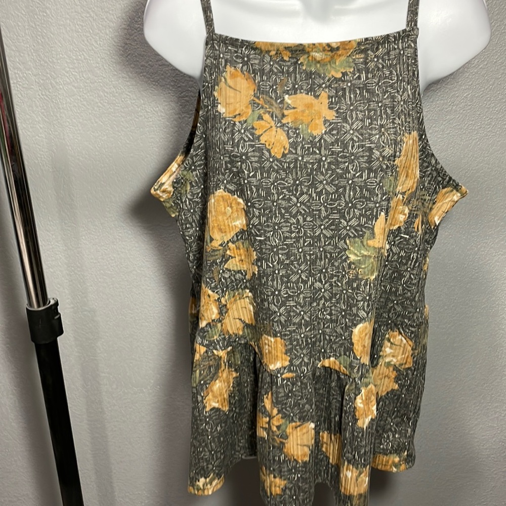 NWT Maurice’s floral tank top